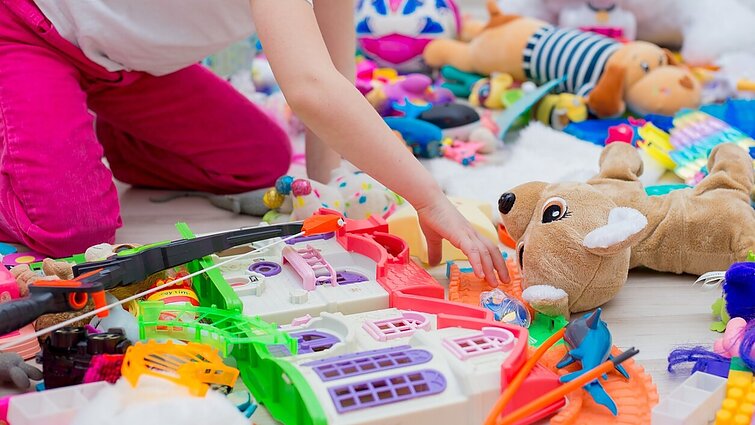 Su vaikais dirbantys asmenys privalės turėti QR kodą, nurodantį, kad asmuo neturi teistumo