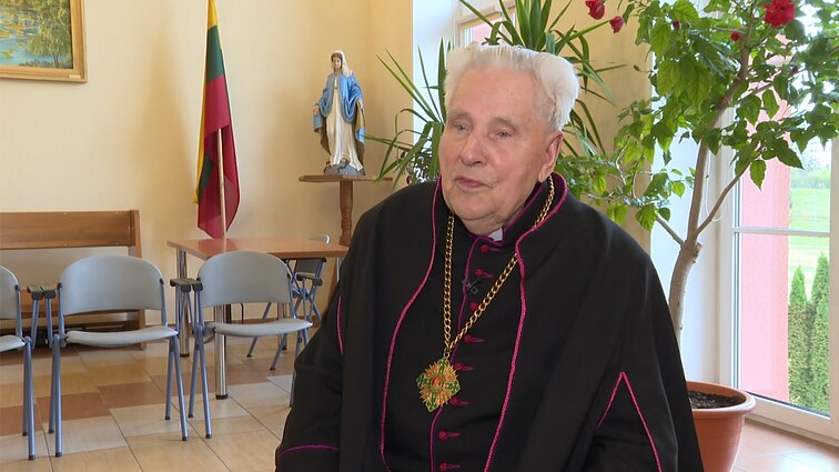 100 metų sulaukęs vyriausias Lietuvos kunigas Svirskis: Viešpaties pakvietimo nesibaidau