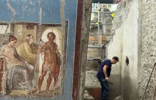 Neįtikėtinas radinys: archeologai Pompėjoje atkasė namą su puikiai išlikusiomis freskomis