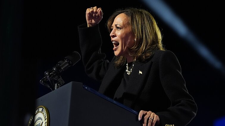 Harris retoriką įvertinęs ekspertas: sunku sakyti, kad ji gerai kalba – ji gerai skaito