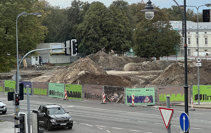 Stoja Atgimimo aikštės rekonstrukcija Klaipėdoje – darbininkai bijo dėl aptiktų sprogmenų