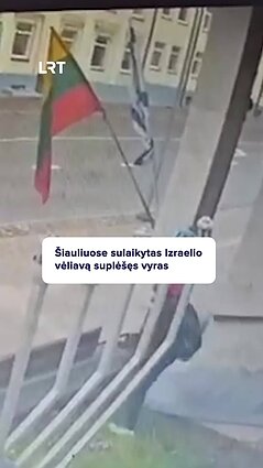 Sulaikytas Izraelio vėliavą nuo pastato nukabinęs ir suplėšęs vyras
