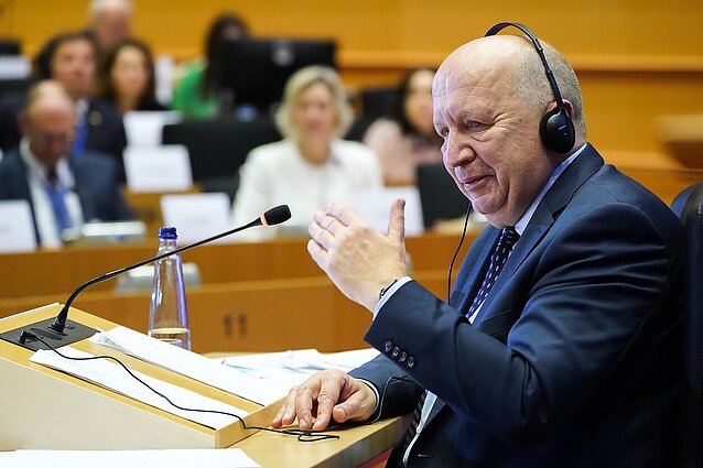 Kubilius sėkmingai atlaikė 3 valandų klausimų tiradą ir taps Gynybos ir kosmoso komisaru