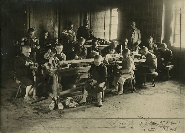 Didžiosios prieglaudos batsiuvių dirbtuvės, 1917 m.