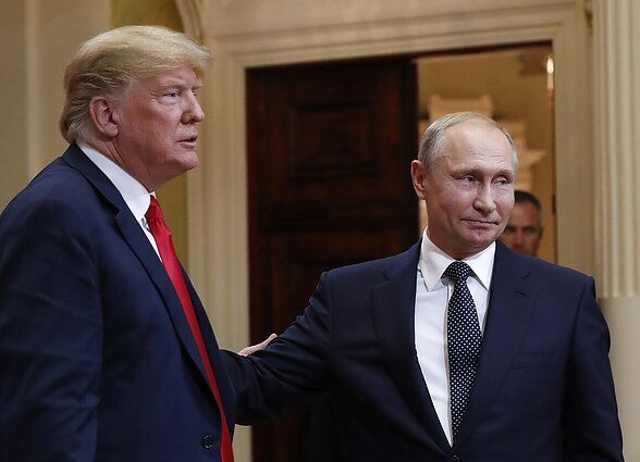 Žiniasklaida: Trumpas kalbėjosi telefonu su Putinu dėl karo Ukrainoje