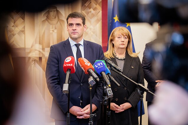 Remigijus Žemaitaitis ir Vilija Blinkevičiūtė. Pasirašoma koalicijos sutartis