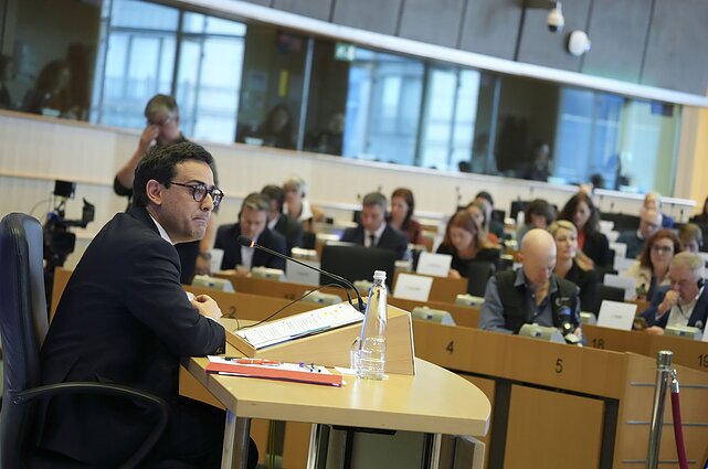 Paskutinė kandidatų į eurokomisarus klausymų diena: kas stos prieš EP?