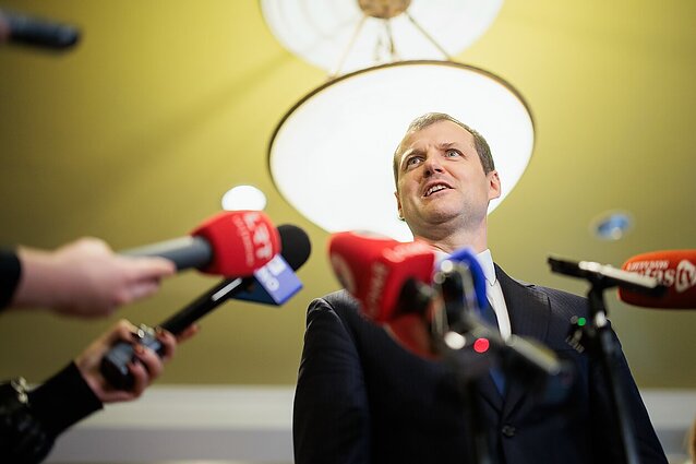 Būsimų valdančiųjų prioritetai biudžete: kelių taisymas, gynyba ir pareigūnų algos