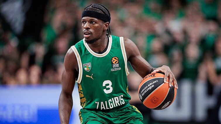 Francisco išprovokuoja pražangą: į krepšį taikliai skrieja trys baudų metimai