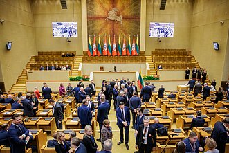 Istorinėje Seimo salėje prisieks parlamentarai, renkasi ceremonijos svečiai