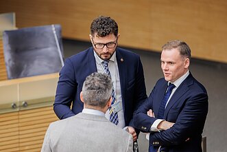 Parlamentarai renka Seimo pirmininką