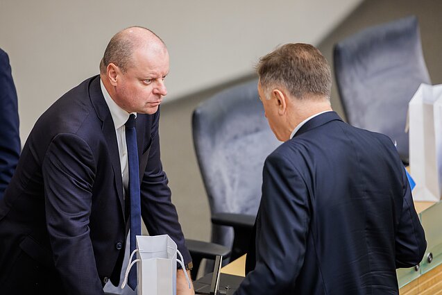 Parlamentarai renka Seimo pirmininką