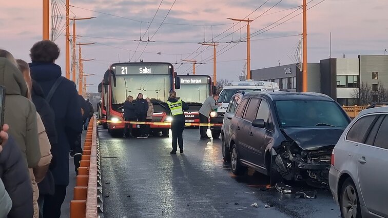 Avarijos ir spūstys Kaune penktadienio rytą