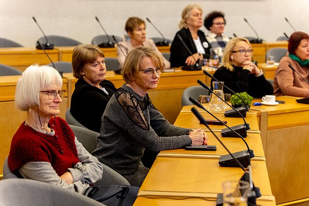 Valstybės pažangos tarybos narių diskusija su senjorais
