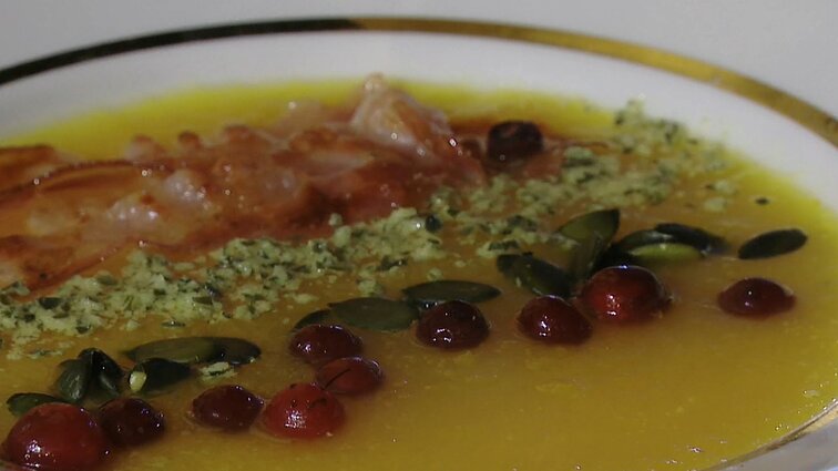 Ir pietums, ir vakarienei: moliūgų sriubos receptas pagal „Kūmutės virtuvę“