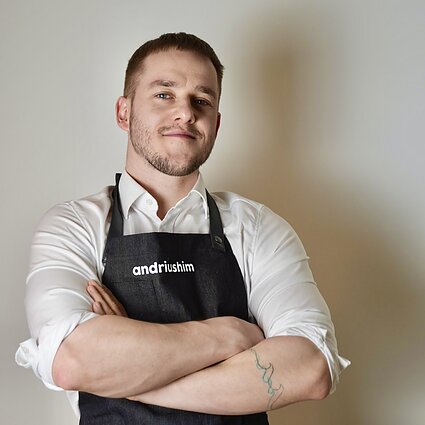 Andrius Šimulynas pademonstravo, kaip pasigaminti tofu sūrio Andrius Šimulynas pademonstravo, kaip pasigaminti tofu sūrio
