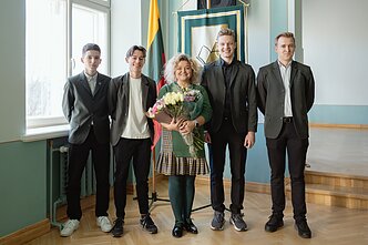 Geriausia Europos jaunųjų lyderių ugdytoja tapo Kauno Maironio universitetinės gimnazijos ekonomikos ir verslumo mokytoja Edita Naidaitė. Geriausia Europos jaunųjų lyderių ugdytoja tapo Kauno Maironio universitetinės gimnazijos ekonomikos ir verslumo mokytoja Edita Naidaitė.
