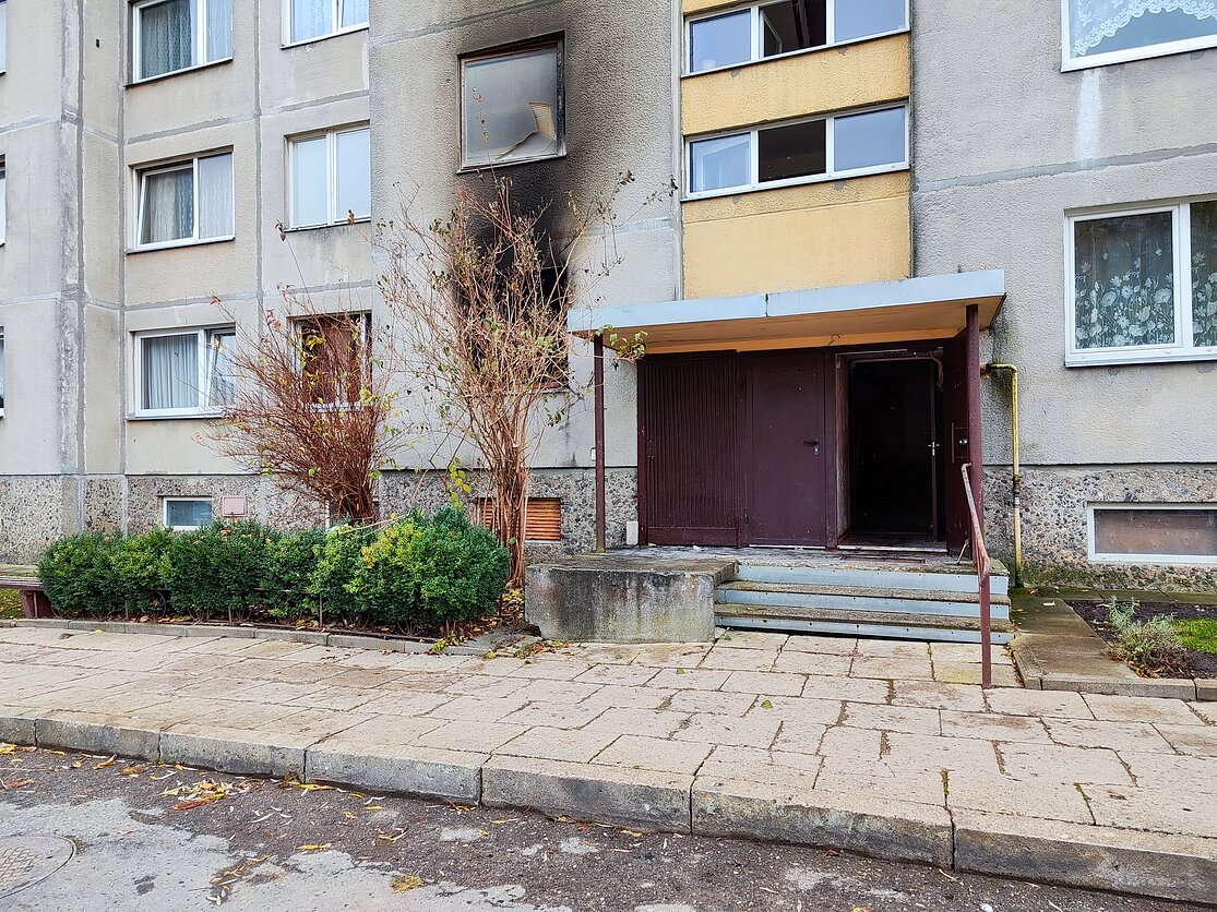 Daugiabutyje Šiauliuose kilo gaisras – žuvo du žmonės Daugiabutyje Šiauliuose kilo gaisras – žuvo du žmonės