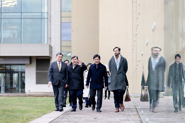 Taivaniečių delegacija – prie Sausio 13-osios memorialo