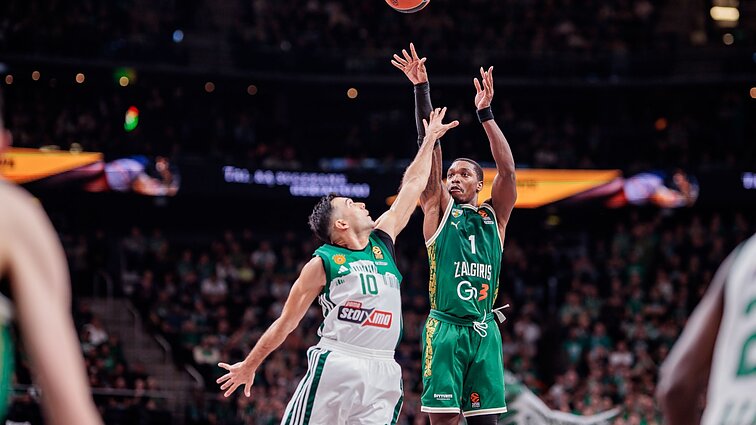 Lonnie Walkeris tęsia šou prieš „Panathinaikos“ – tritaškis ir dėjimas perėmus kamuolį