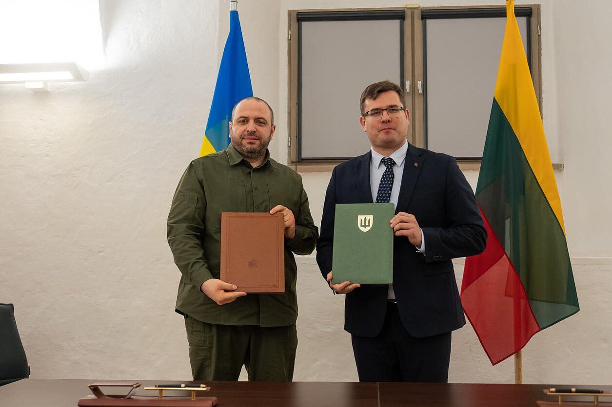 Міністр оборони України Рустем Умєров зустрівся з міністром оборони Литви Лаурінасом Кащюнасом, президентом Литви Гітанасом Науседою і взяв участь в урочистостях до Дня Збройних сил Литви