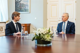 Kęstutis Budrys, Gitanas Nausėda