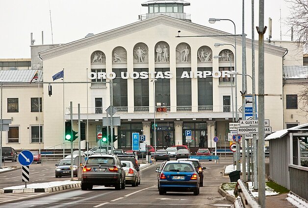 Oro uosto saugumą aptarusi Šakalienė: lokacija mieste – papildomas rizikos veiksnys