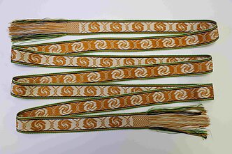 Martos Augustos Raišukytės juosta, austa šilkiniais siūlais. Tilžė, 20 a. pr. 