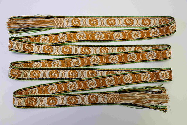 Martos Augustos Raišukytės juosta, austa šilkiniais siūlais. Tilžė, 20 a. pr. 