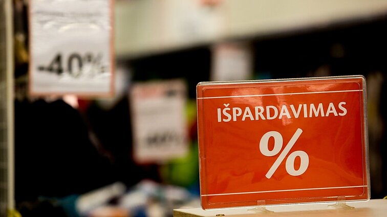 Per išpardavimus ragina nepamest sveiko proto: „Juk odinės rankinės už 20 eurų nenupirksi“