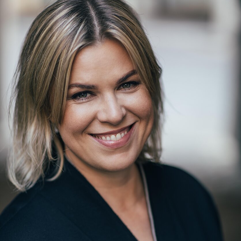 L. Juzėno nuotr., Aldona Vilutytė. Verta pažinti ir savo riksmą