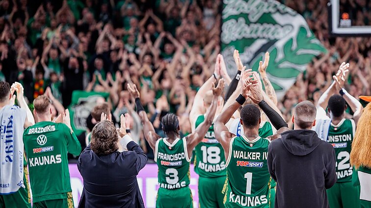 „Žalgirį“ gelbėja tolimi metimai: prieš didžiąją pertrauką pirmauja 7 taškais