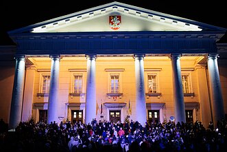 Vilniaus Rotušės aikštėje atidaryta čiuožykla