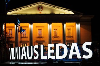Vilniaus Rotušės aikštėje atidaryta čiuožykla