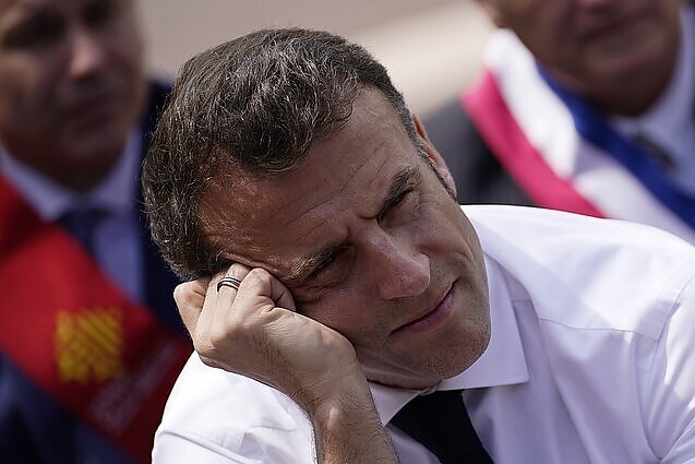 Macrono vyriausybės ateitis: opozicija grasina paskelbti balsavimą dėl nepasitikėjimo