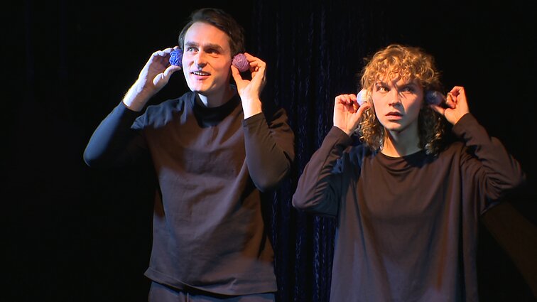 „Stalo teatro“ premjeroje – autizmo spektro sutrikimą turinčių vaikų poreikių narpliojimas