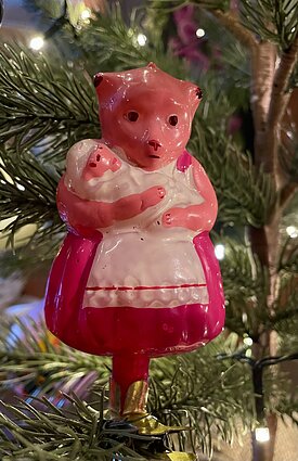 Astos Kaniušonienės senų eglutės žaisliukų kolekcija