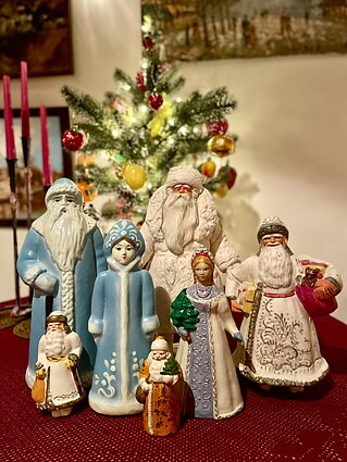 Astos Kaniušonienės senų eglutės žaisliukų kolekcija