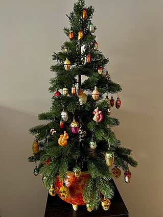 Eglutė su gilėmis ir voverytėmis