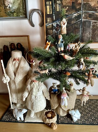 Astos Kaniušonienės senų eglutės žaisliukų kolekcija