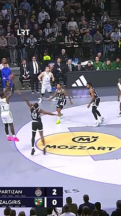 Walkeris pataikė 5-is tritaškius pirmoje rungtynių pusėje