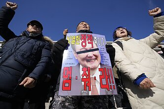 Protestas Pietų Korėjoje prieš karo padėties paskelbimą