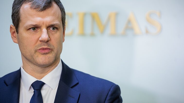Nuo praėjusios skiriasi tik forma? Palucko Vyriausybė pristatė darbų programą