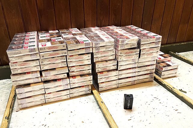 Švenčionių rajone pasieniečiai perėmė ir nutupdė kontrabandininkų lėktuvėlį su cigaretėmis Švenčionių rajone pasieniečiai perėmė ir nutupdė kontrabandininkų lėktuvėlį su cigaretėmis