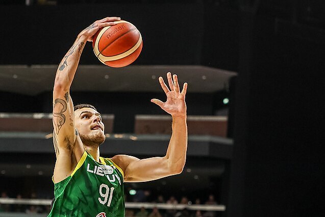 „Žalgirio“ arenoje – tritaškių lietus: sužibėjo Walkeris ir Sirvydis