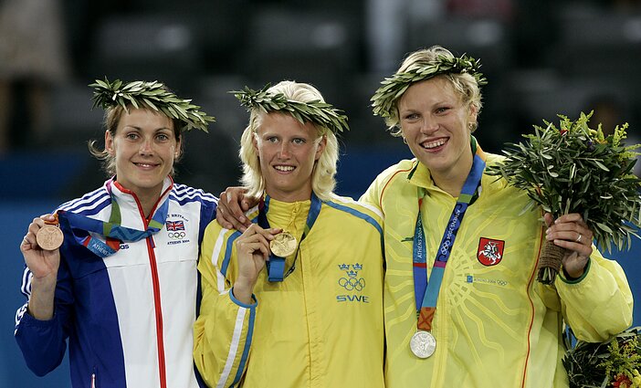 Austra Skujytė (dešinėje) Austra Skujytė (dešinėje)