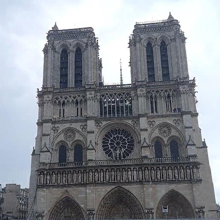 Stop kadras, Paryžiaus Dievo Motinos katedra