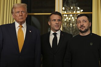 Donaldas Trumpas, Emmanuelis Macronas ir Volodymyras Zelenskis Donaldas Trumpas, Emmanuelis Macronas ir Volodymyras Zelenskis