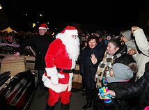 Ukmergėje įžiebta kalėdinė eglė