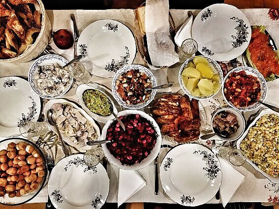 Nauja mada ar patogumas? Kūčių patiekalus lietuviai vis dažniau užsisako ar valgo restoranuose